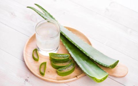 Aloe vera gel can be used to help reduce the severity of a yeast infection.  It is a great natural home remedy for this condition!