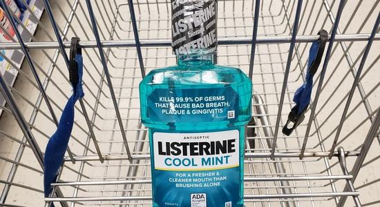 Yes, Listerine® does kill oral thrush. Oral thrush is caused by the genus of yeast Candida. And, Listerine has been proven by scientific research to actually kill Candida.